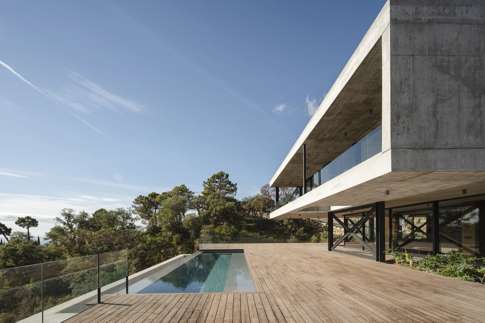 Villa contemporánea de obra nueva con piscina y tarima de madera, Villa Madroñal 14