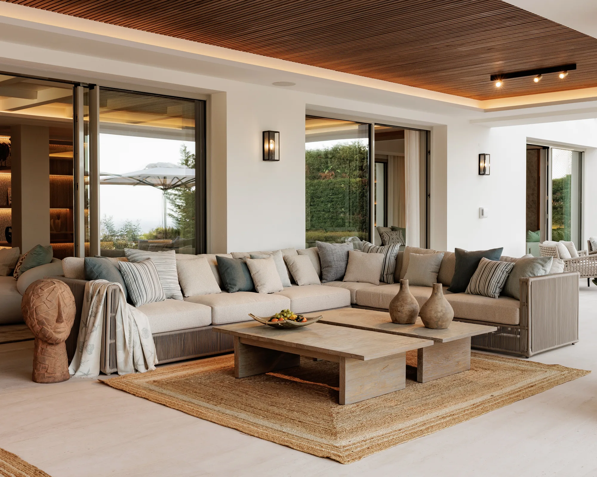 Covered porch with outdoor lounge opening onto the garden, Villa Altos Reales