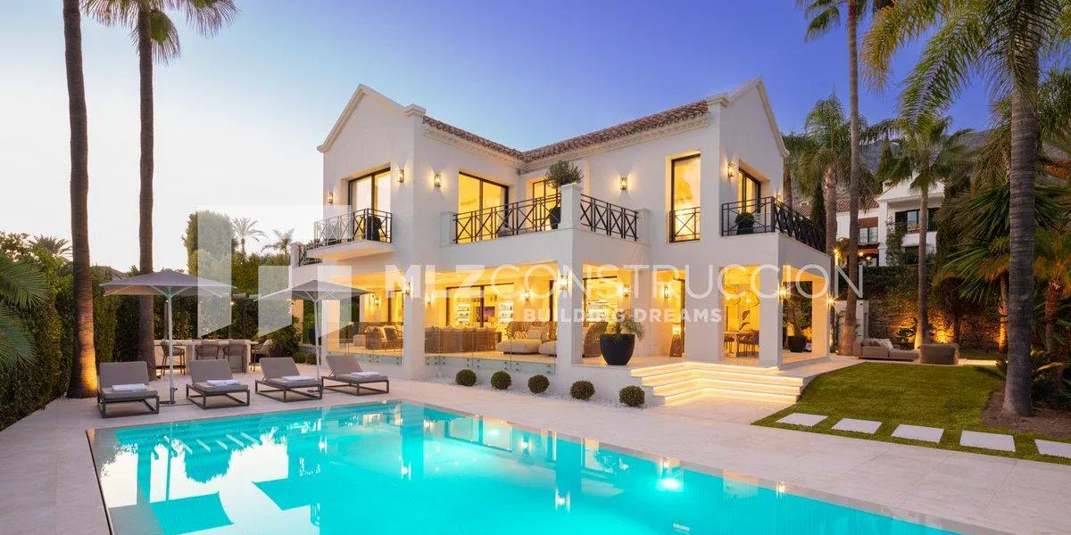 Villa Finca Moreno, fachada y piscina al anochecer
